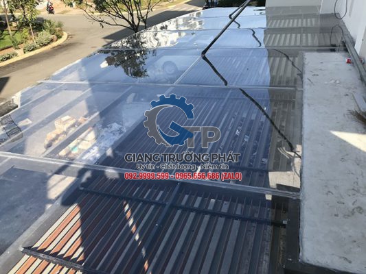 Cơ Khí Giang Trường Phát Đơn vị thi công làm mái poly nhựa thông minh giá rẻ tại Đồng Nai - 0965.656.686. Nhận thi công mái nhựa poly nhà xe, sân thượng, hồ bơi, cửa hàng..