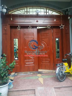 Thợ lắp đặt cửa thép vân gỗ tại Bà Rịa